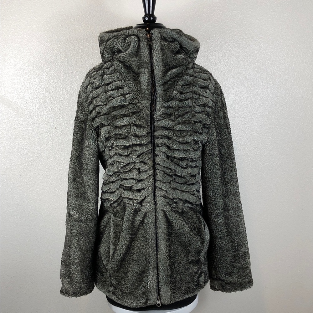 Alpine studio small faux fur jacket woman’s 28” long